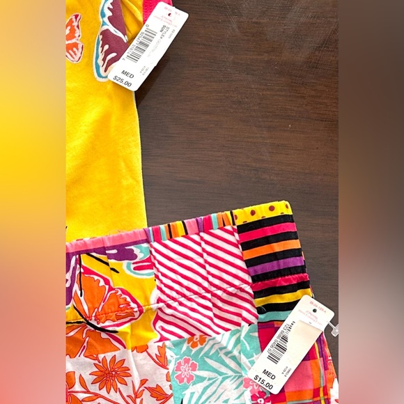 Pajamas woman M, Shorts and top, NWT. Yellow butterfly, multi color - Picture 3 of 3